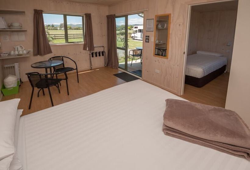 בית מלון כפרי Martinborough Top 10 Holiday Park