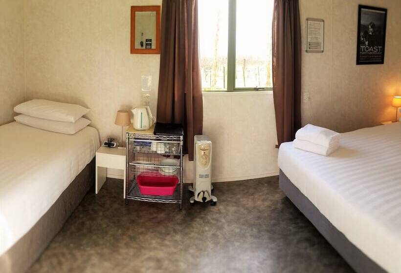 בית מלון כפרי Martinborough Top 10 Holiday Park