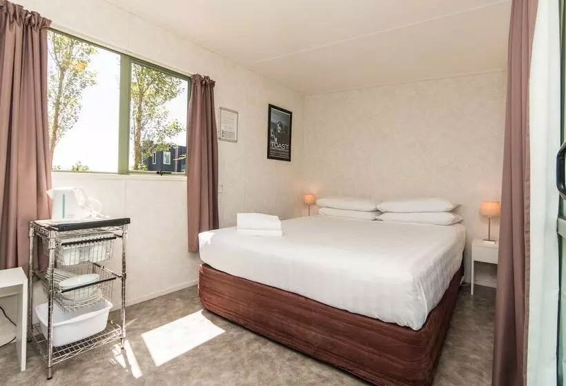 호텔 Martinborough Top 10 Holiday Park