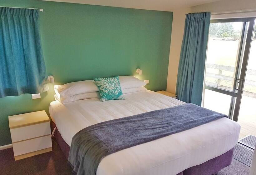 בית מלון כפרי Martinborough Top 10 Holiday Park