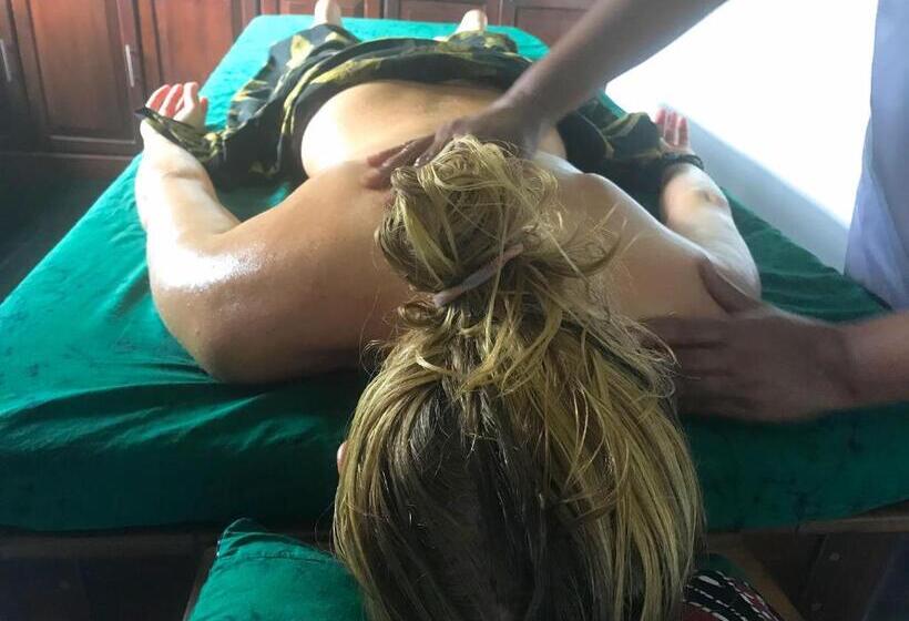 فندق Niyagama House