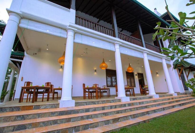 فندق Niyagama House