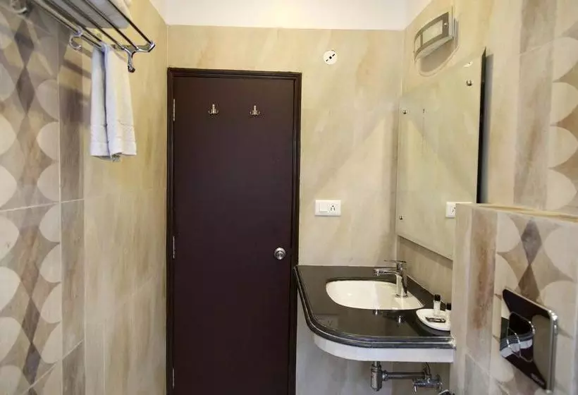 Hotel Oyo Rooms Bani Park Shri Ram Marg