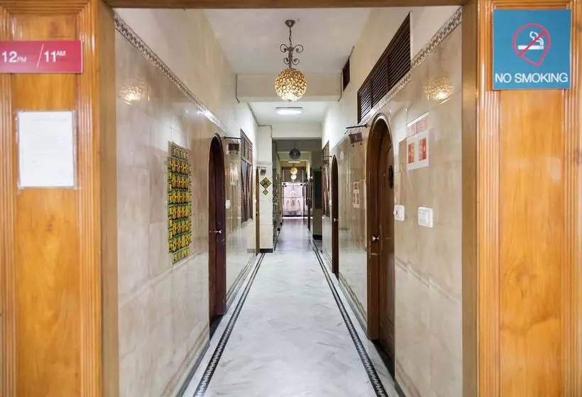 Hotel Oyo Rooms Bani Park Shri Ram Marg