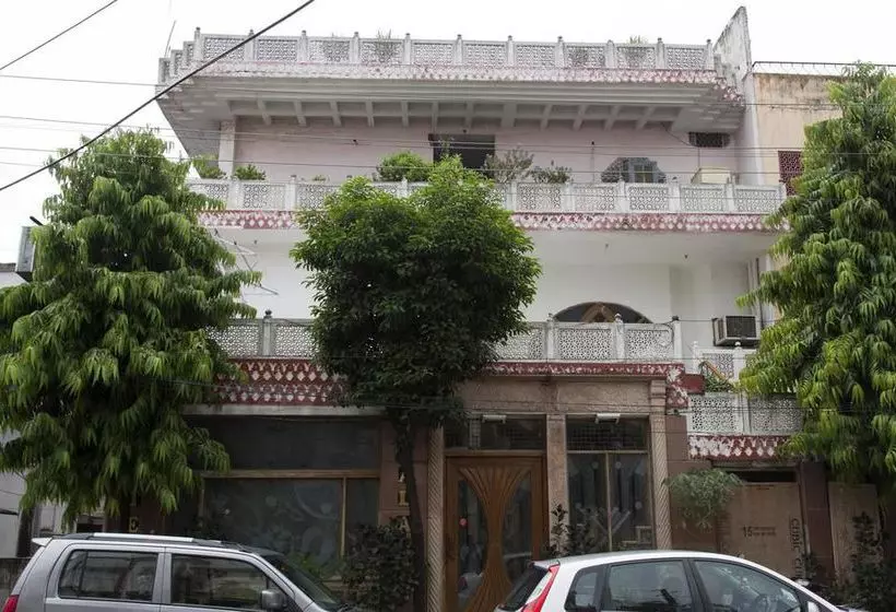 Hotel Oyo Rooms Bani Park Shri Ram Marg