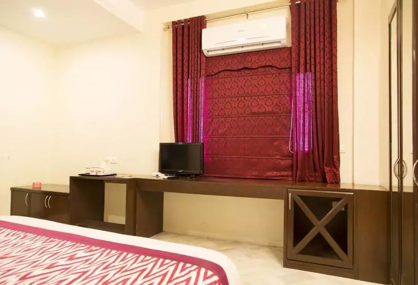 Hotel Oyo Rooms Bani Park Shri Ram Marg