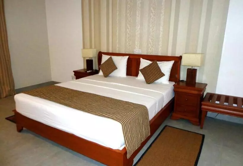 Отель Paradise Beach Club