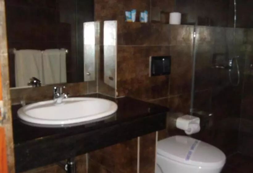 Отель Paradise Beach Club