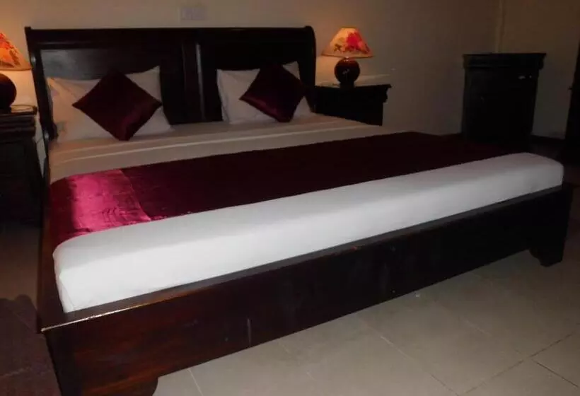 Отель Paradise Beach Club