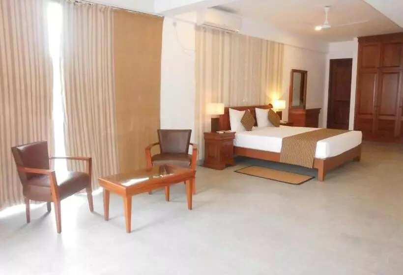 Отель Paradise Beach Club