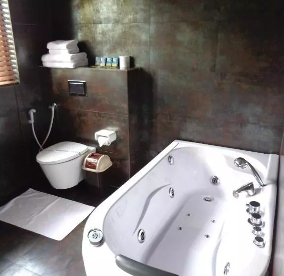 Отель Paradise Beach Club