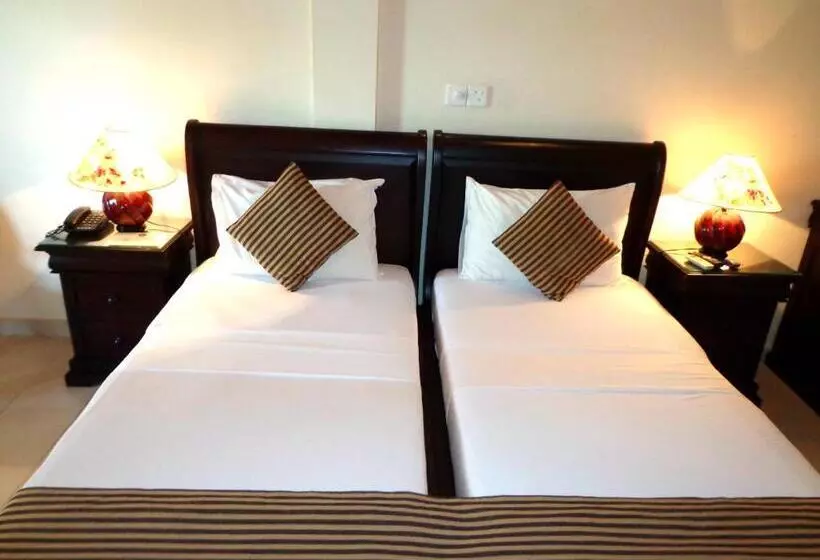 Отель Paradise Beach Club