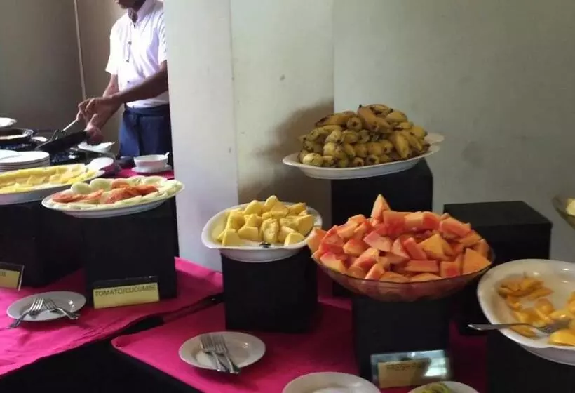 Отель Paradise Beach Club