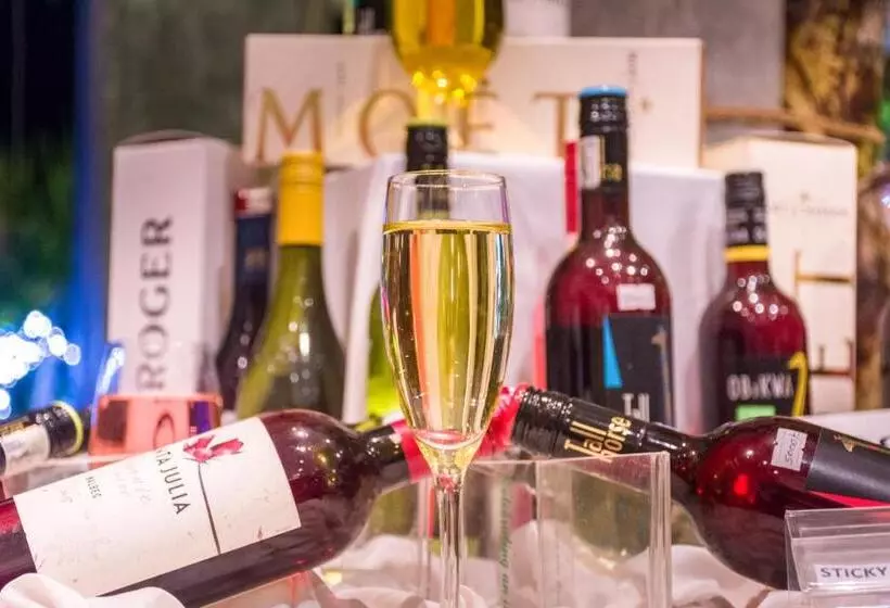 Отель Paradise Beach Club