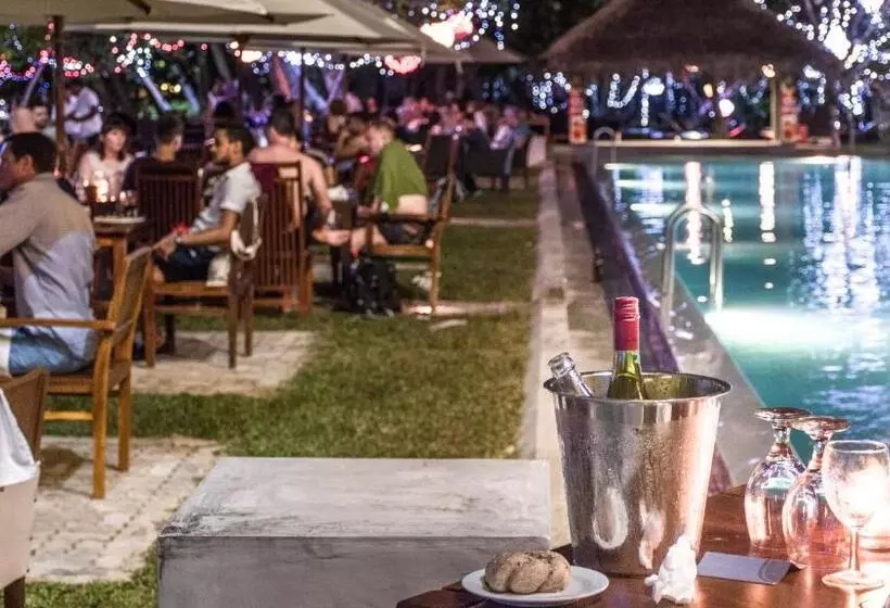 Отель Paradise Beach Club