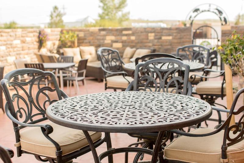 בית מלון כפרי Teddy's Residential Suites New Town