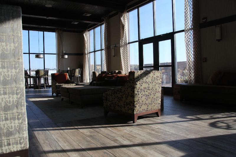 בית מלון כפרי Teddy's Residential Suites New Town