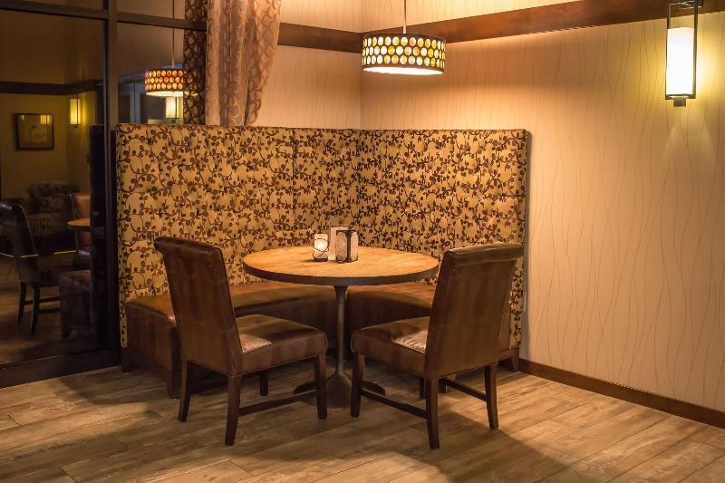 בית מלון כפרי Teddy's Residential Suites New Town