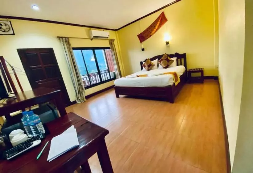 Vang Vieng Hana River View Hotel & Travel