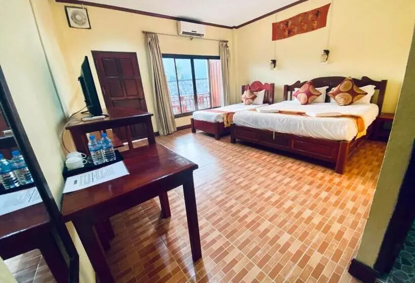 Vang Vieng Hana River View Hotel & Travel