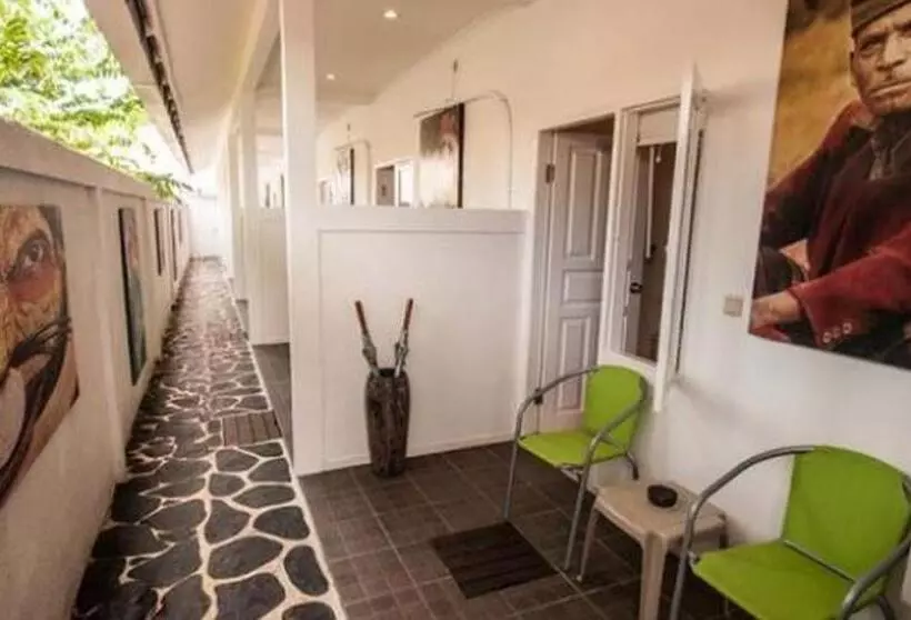 Motel Scallywags Mango