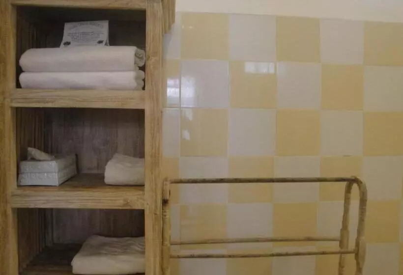 Motel Scallywags Mango