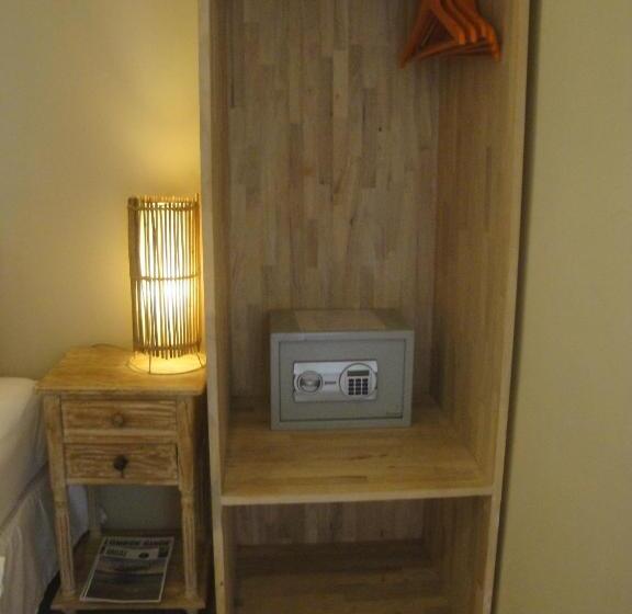 Motel Scallywags Mango