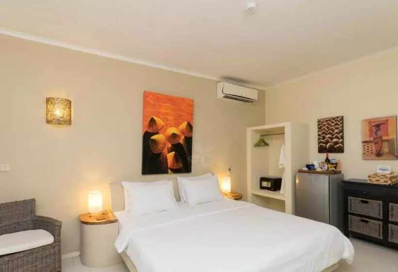 Motel Scallywags Mango