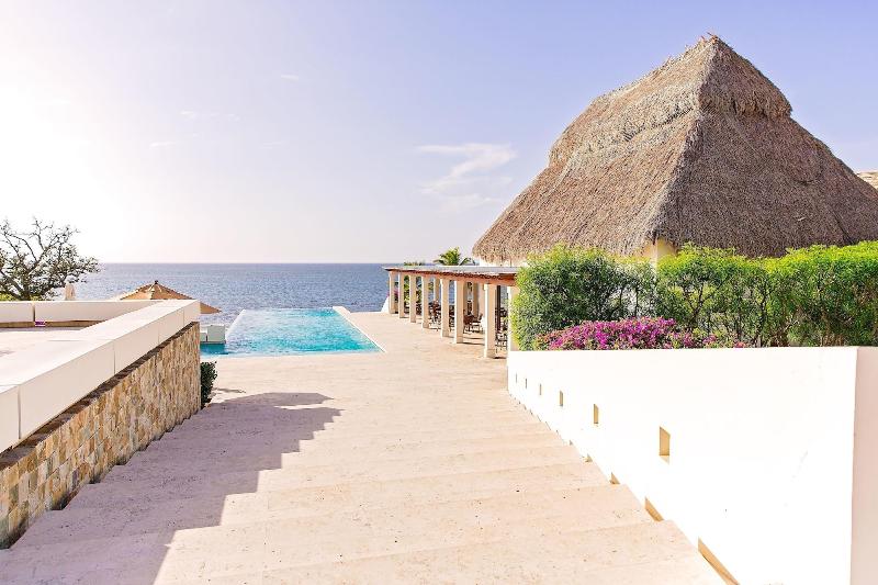 استراحتگاه Las Verandas Hotel & Villas