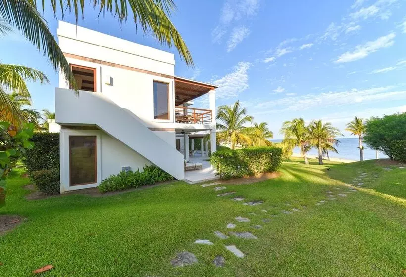 Resort Las Verandas Hotel & Villas