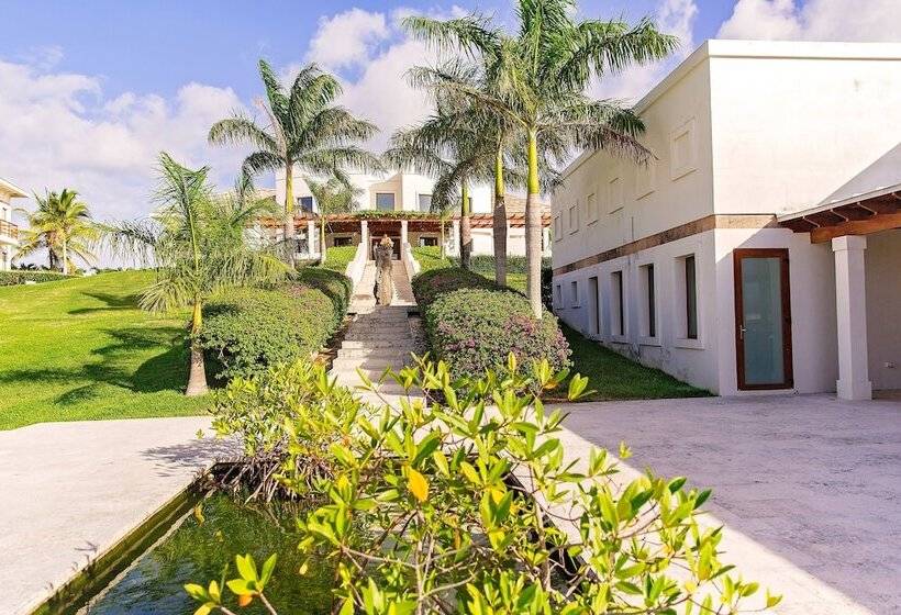 استراحتگاه Las Verandas Hotel & Villas