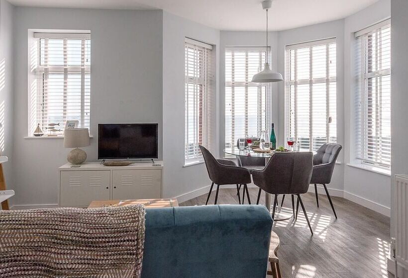 4 Buregate House, Felixstowe