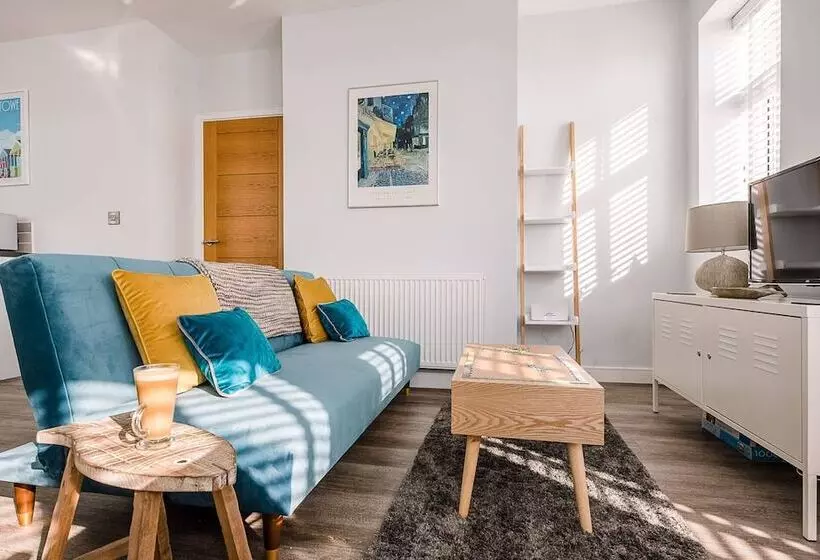 4 Buregate House, Felixstowe