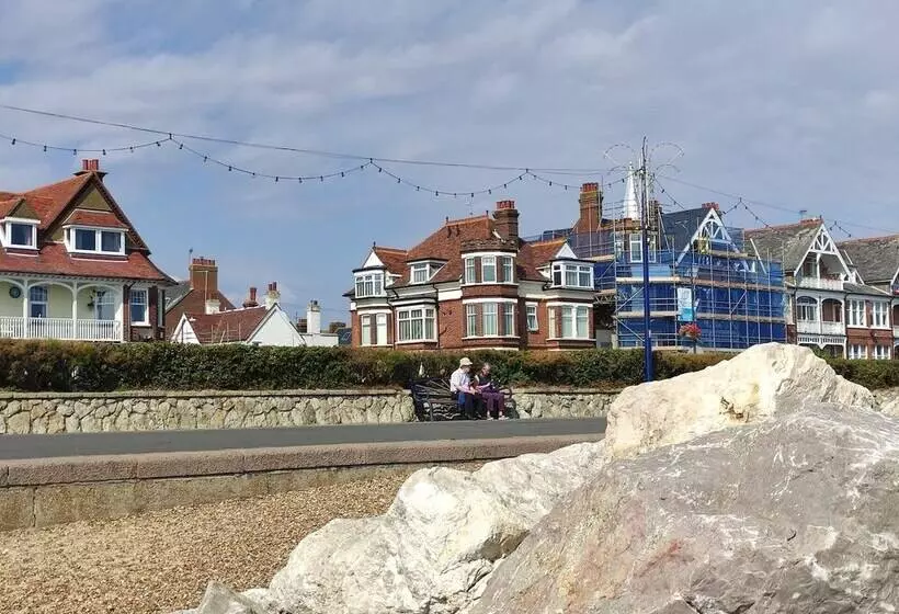 4 Buregate House, Felixstowe