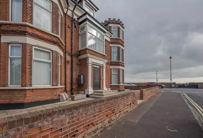 4 Buregate House, Felixstowe