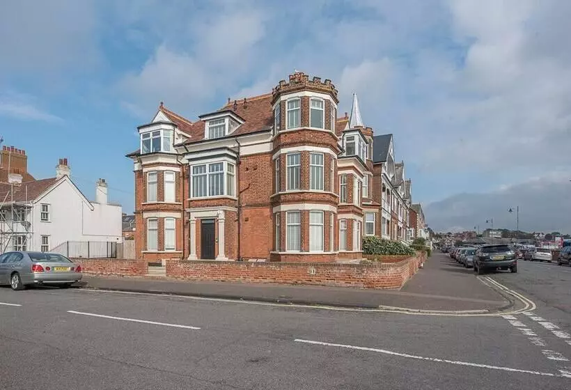 4 Buregate House, Felixstowe