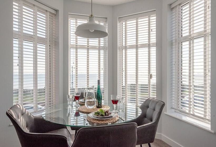 4 Buregate House, Felixstowe