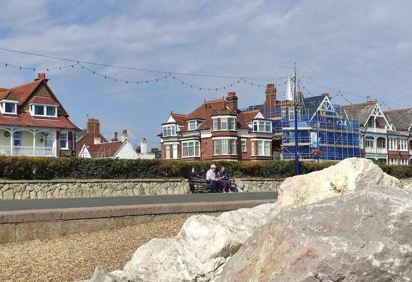 4 Buregate House, Felixstowe