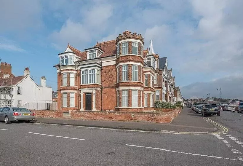 4 Buregate House, Felixstowe