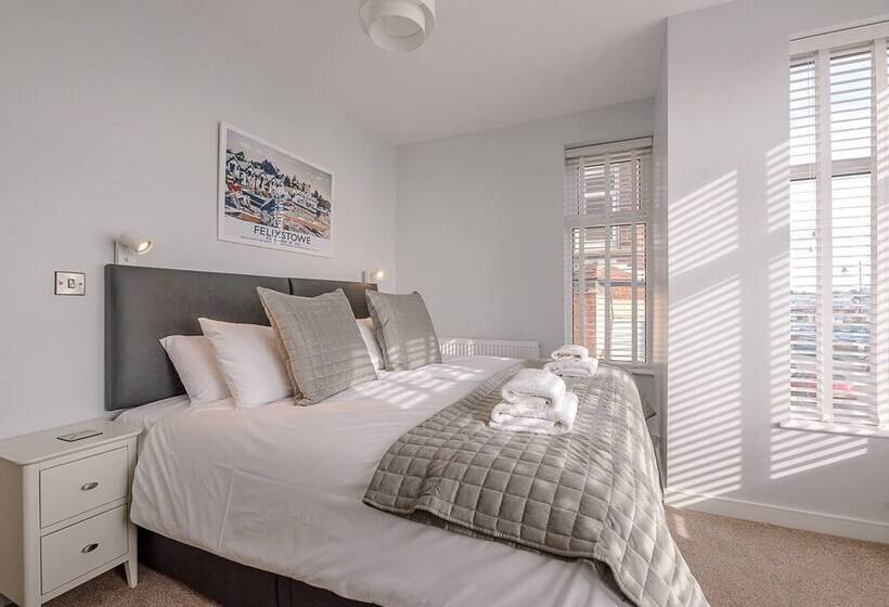 4 Buregate House, Felixstowe