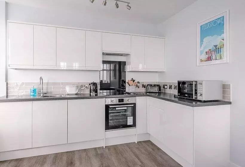 4 Buregate House, Felixstowe