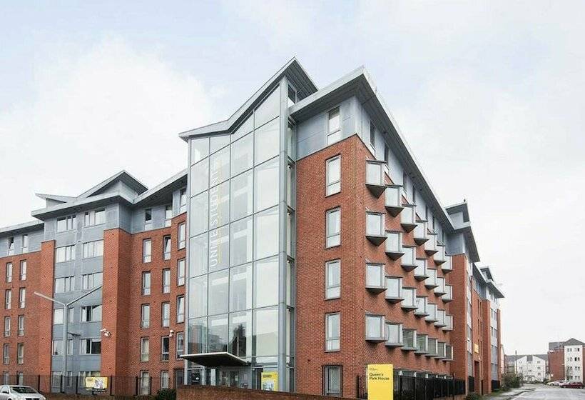 هاستل Vibrant Rooms Students Only   Coventry