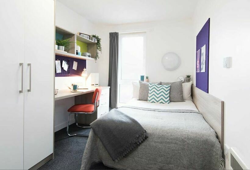 هاستل Vibrant Rooms Students Only   Coventry