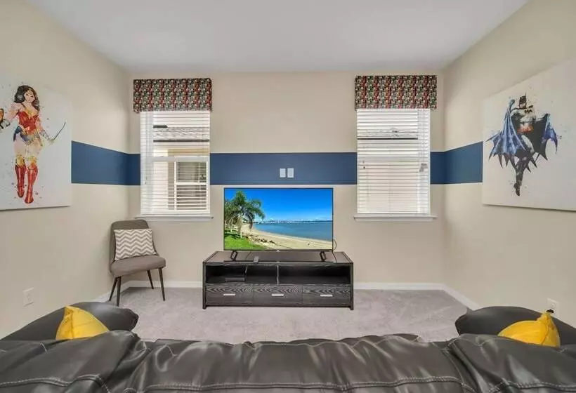 Avenger S, Frozen And Alice In Wonderland Themed Rooms! Private Pool And Modern Decor!