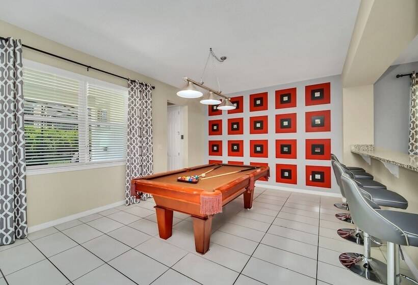 Avenger S, Frozen And Alice In Wonderland Themed Rooms! Private Pool And Modern Decor!