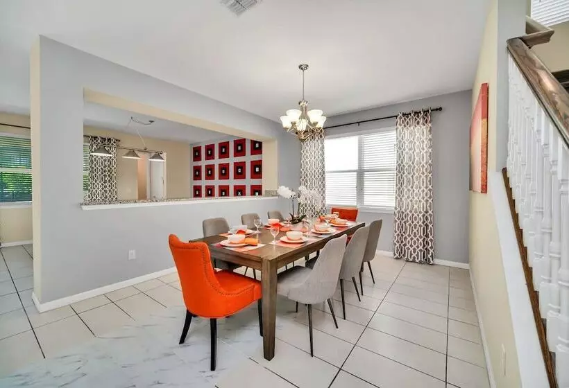 Avenger S, Frozen And Alice In Wonderland Themed Rooms! Private Pool And Modern Decor!