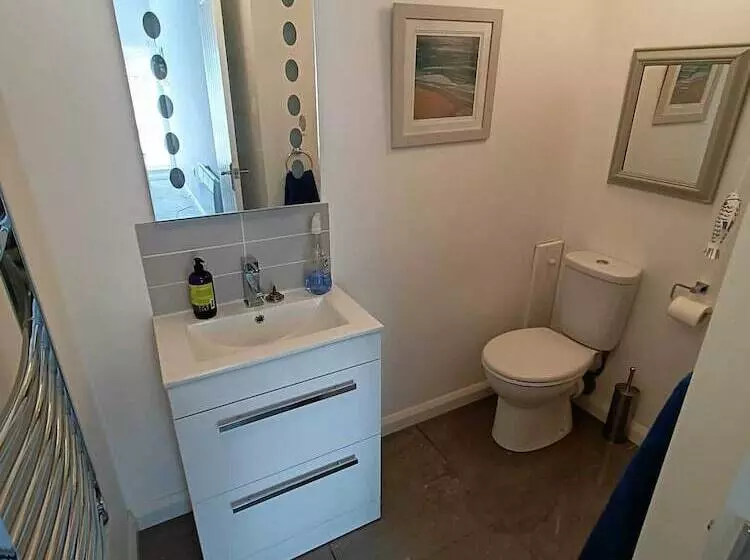 Beautiful 1 Bed Riversi Cottage Located In Malpas