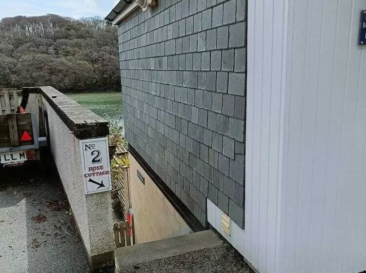 Beautiful 1 Bed Riversi Cottage Located In Malpas