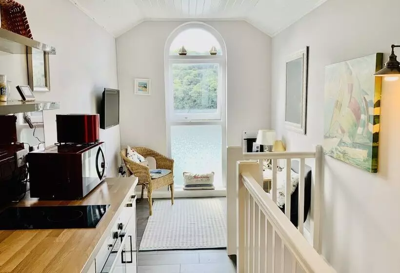 Beautiful 1 Bed Riversi Cottage Located In Malpas