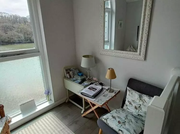 Beautiful 1 Bed Riversi Cottage Located In Malpas